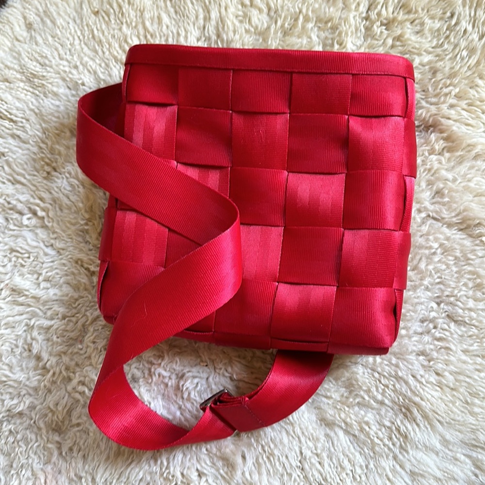 Crossbody seatbelt bag red messenger Harvey’s
